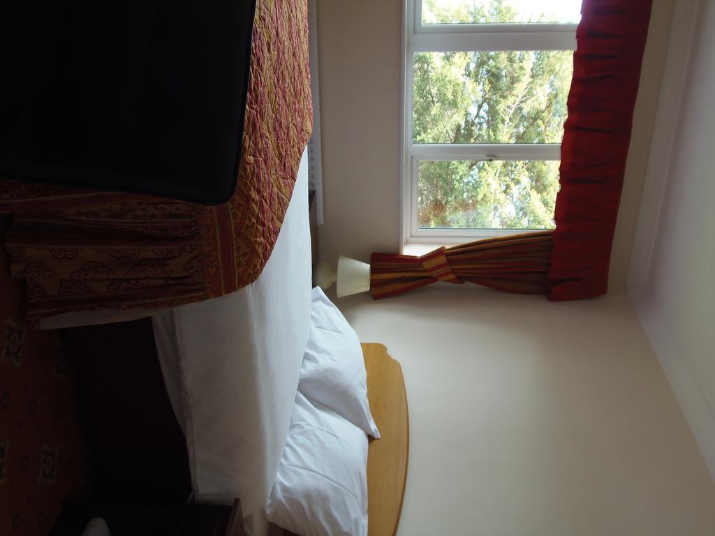 Lakeside Continental Hotel แคมเบอร์ลีย์ ภายนอก รูปภาพ