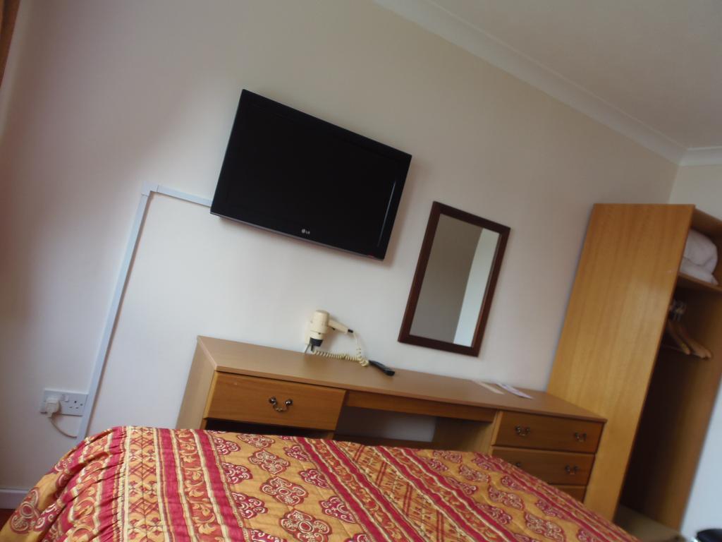 Lakeside Continental Hotel แคมเบอร์ลีย์ ภายนอก รูปภาพ